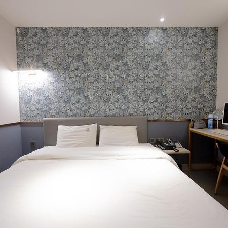 Hound Hotel Seomyeon-Beomcheon Busan Bagian luar foto