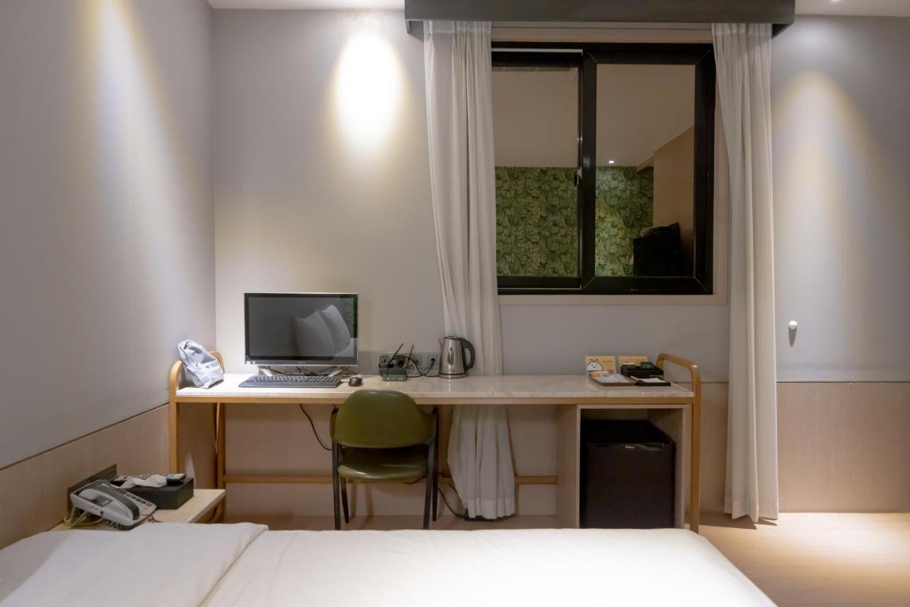 Hound Hotel Seomyeon-Beomcheon Busan Bagian luar foto