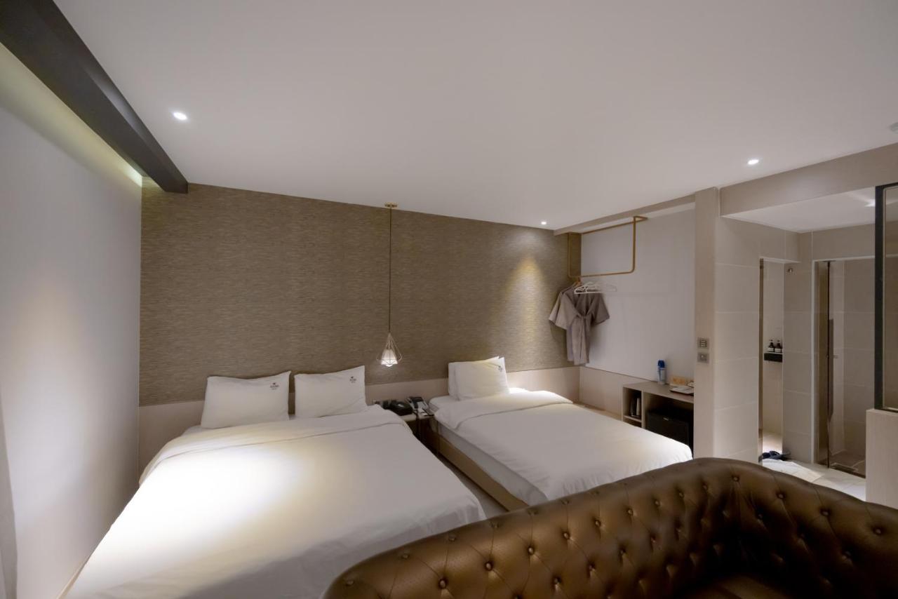 Hound Hotel Seomyeon-Beomcheon Busan Bagian luar foto