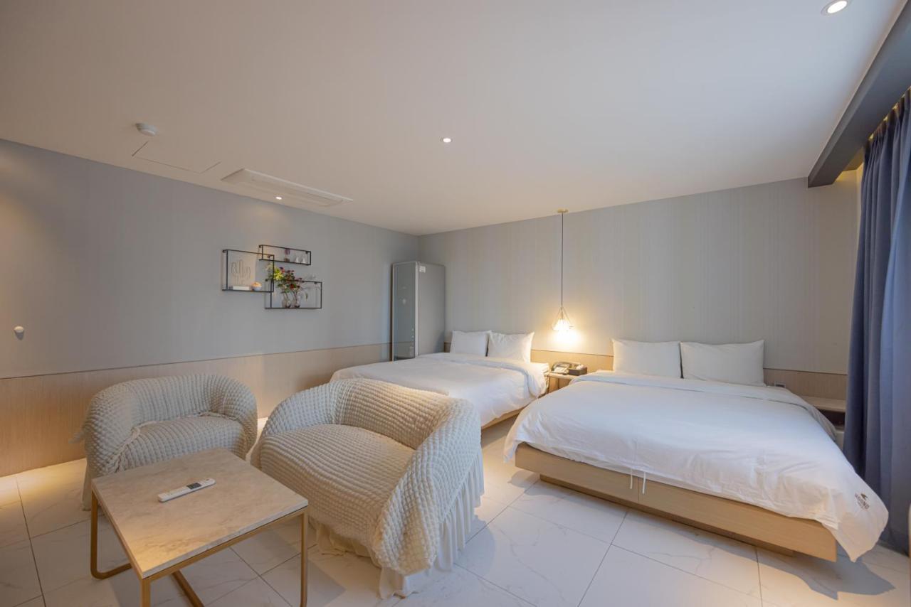Hound Hotel Seomyeon-Beomcheon Busan Bagian luar foto