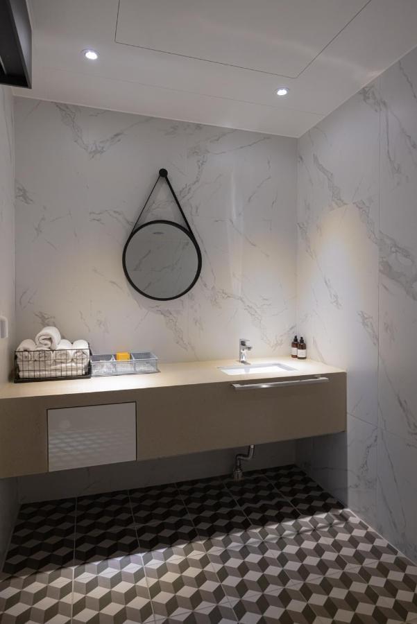 Hound Hotel Seomyeon-Beomcheon Busan Bagian luar foto