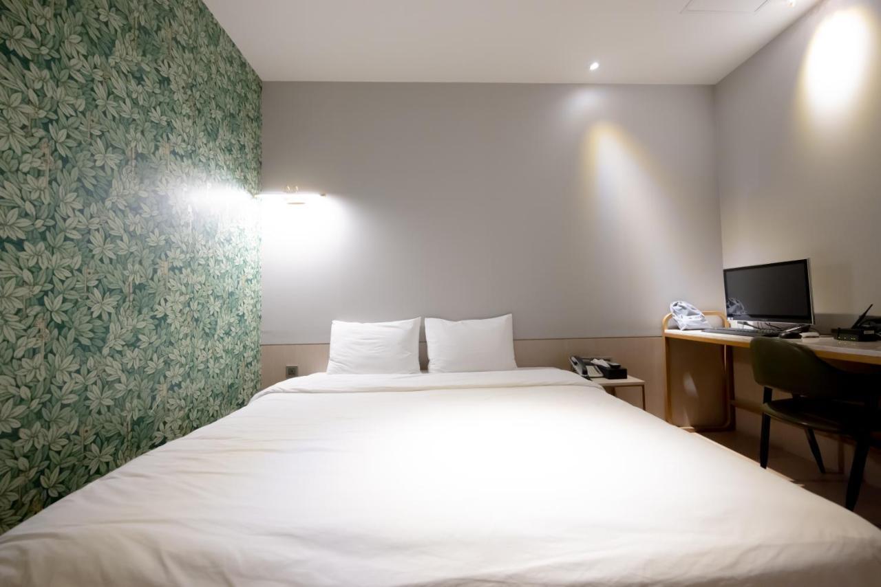 Hound Hotel Seomyeon-Beomcheon Busan Bagian luar foto