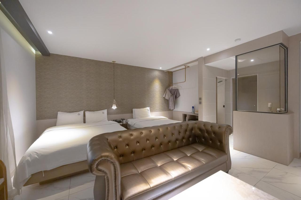 Hound Hotel Seomyeon-Beomcheon Busan Bagian luar foto