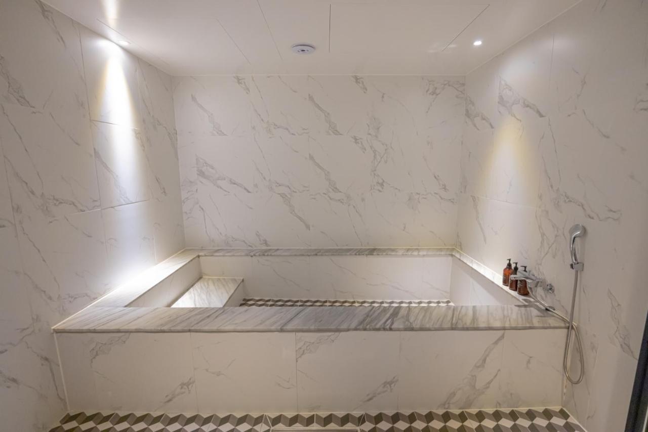 Hound Hotel Seomyeon-Beomcheon Busan Bagian luar foto