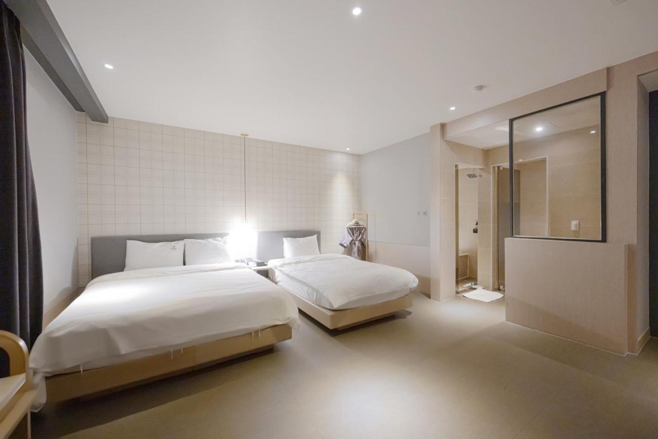 Hound Hotel Seomyeon-Beomcheon Busan Bagian luar foto