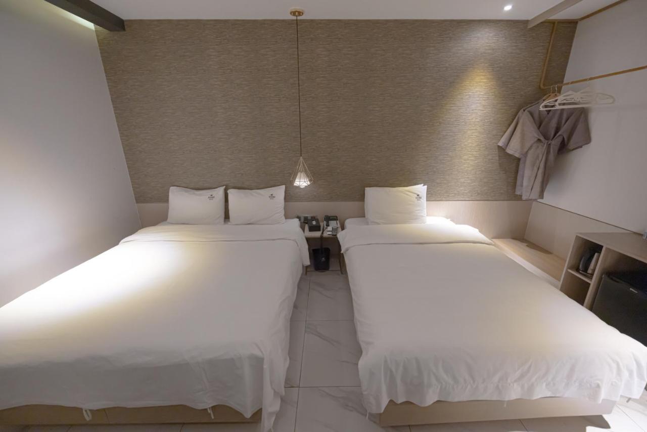 Hound Hotel Seomyeon-Beomcheon Busan Bagian luar foto
