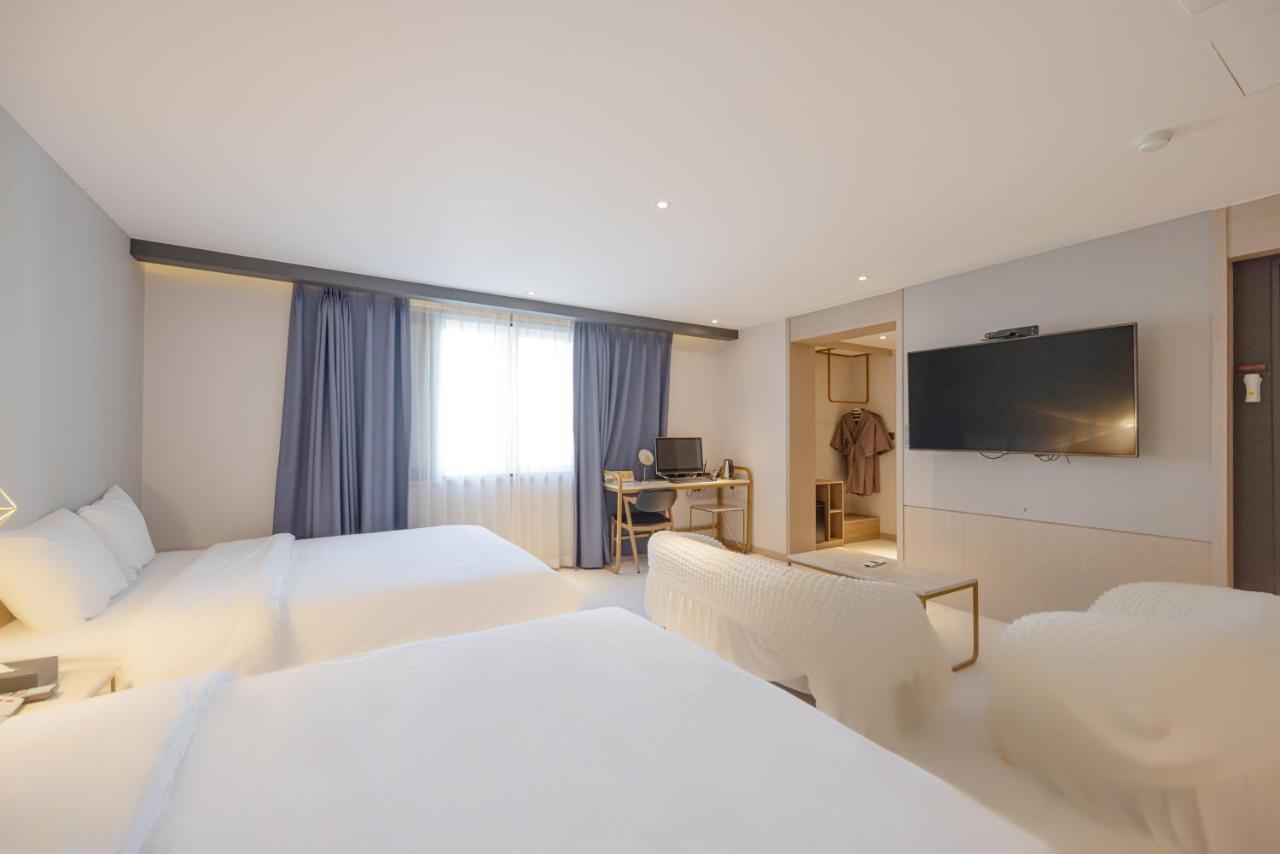 Hound Hotel Seomyeon-Beomcheon Busan Bagian luar foto