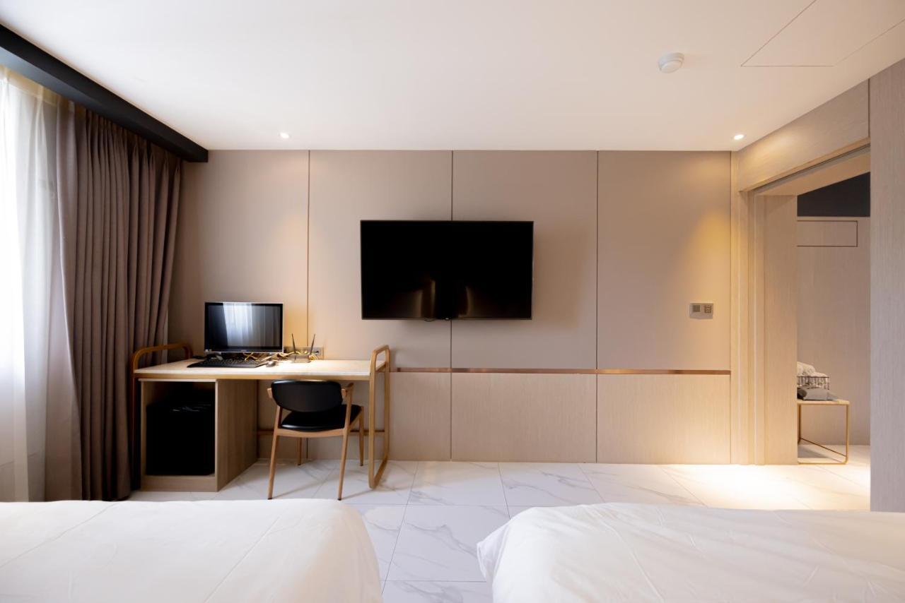 Hound Hotel Seomyeon-Beomcheon Busan Bagian luar foto