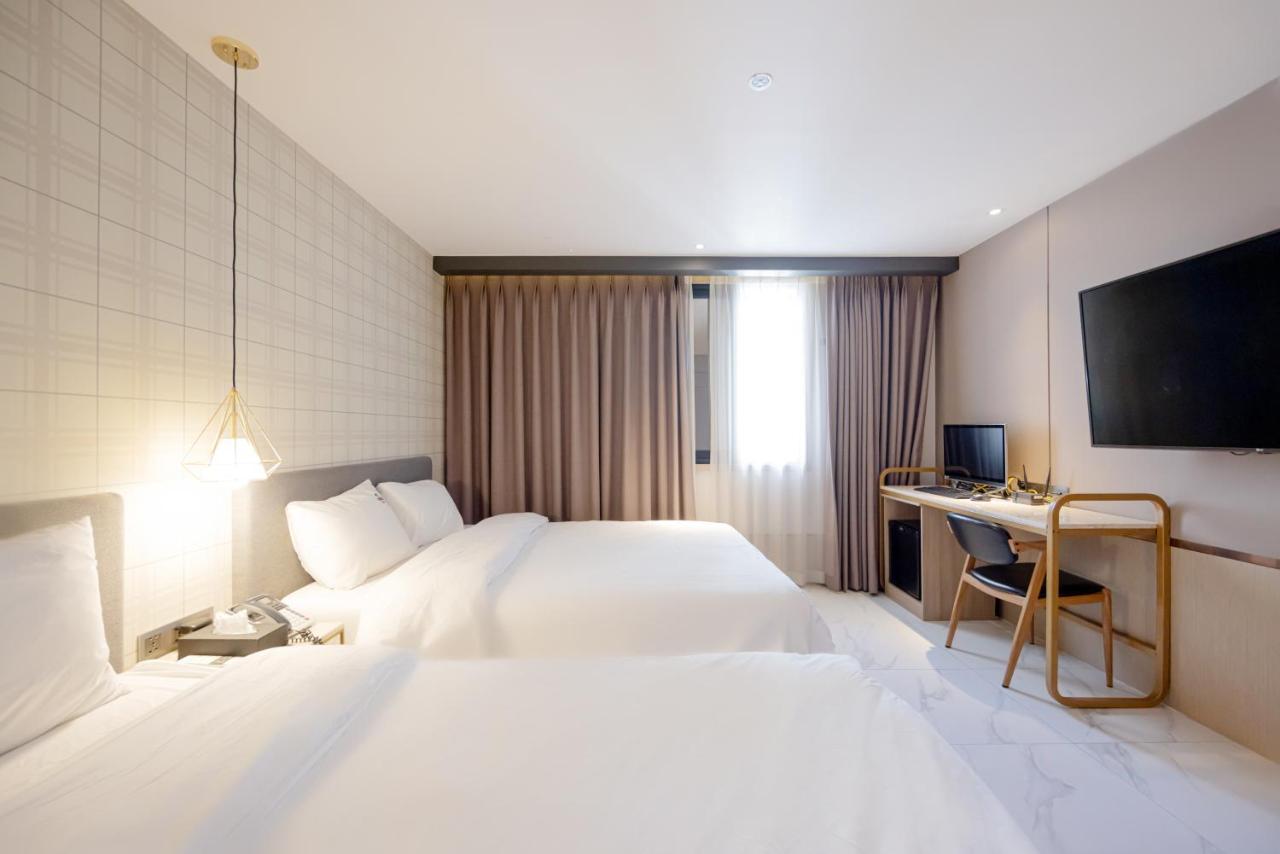 Hound Hotel Seomyeon-Beomcheon Busan Bagian luar foto
