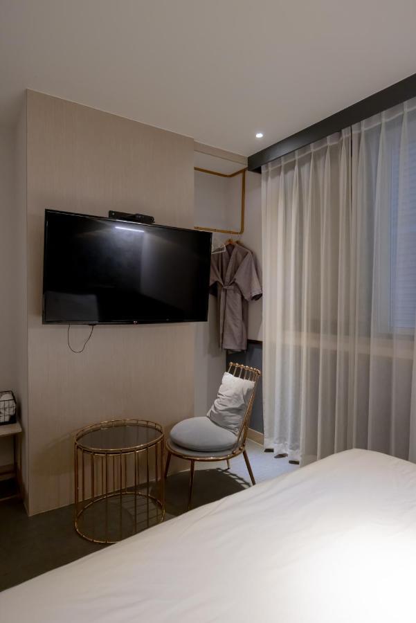 Hound Hotel Seomyeon-Beomcheon Busan Bagian luar foto