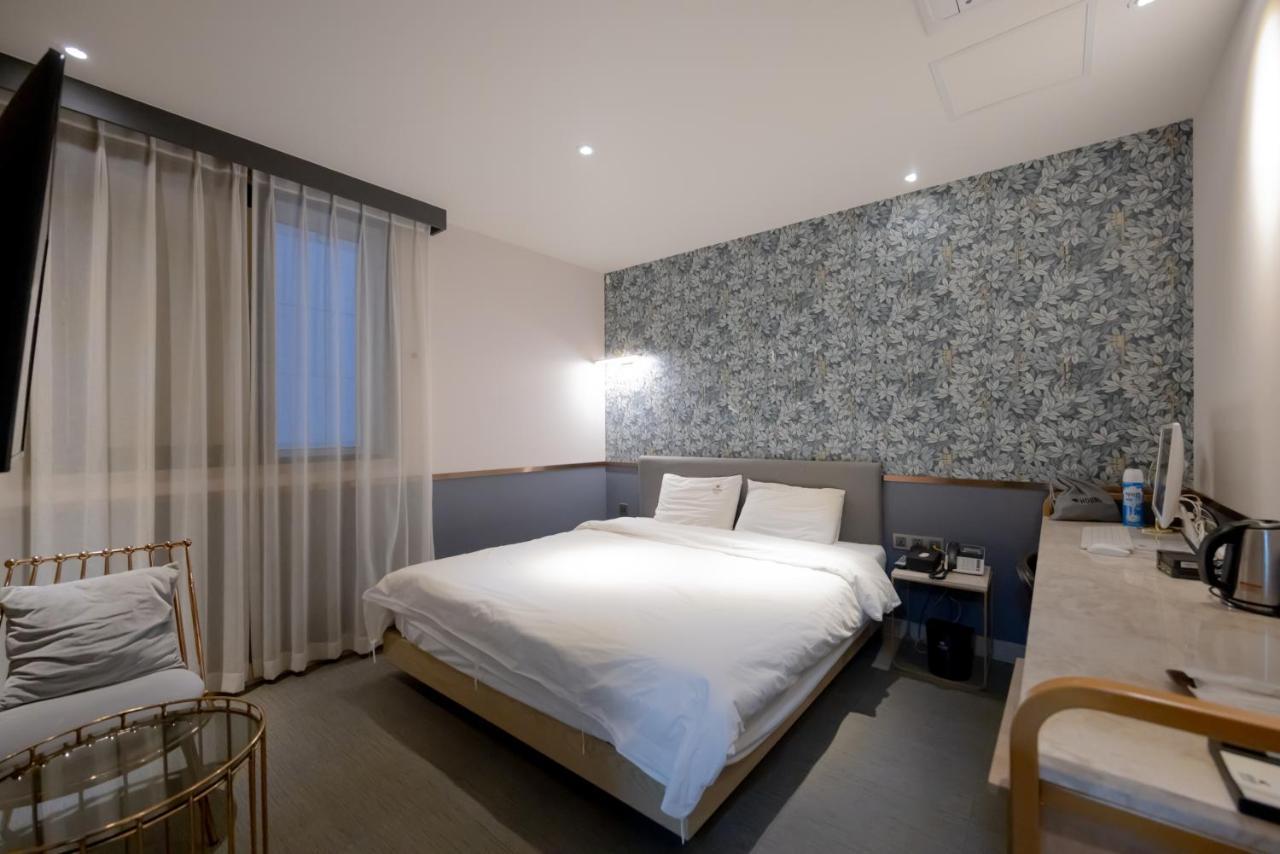 Hound Hotel Seomyeon-Beomcheon Busan Bagian luar foto