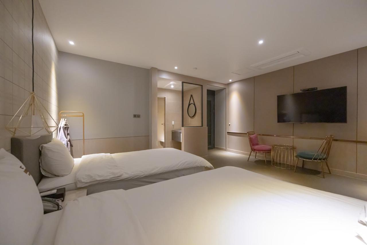Hound Hotel Seomyeon-Beomcheon Busan Bagian luar foto