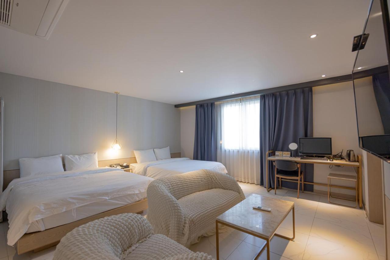 Hound Hotel Seomyeon-Beomcheon Busan Bagian luar foto