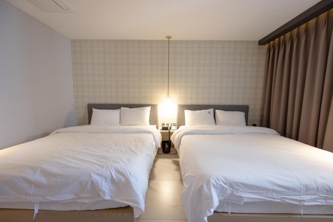 Hound Hotel Seomyeon-Beomcheon Busan Bagian luar foto
