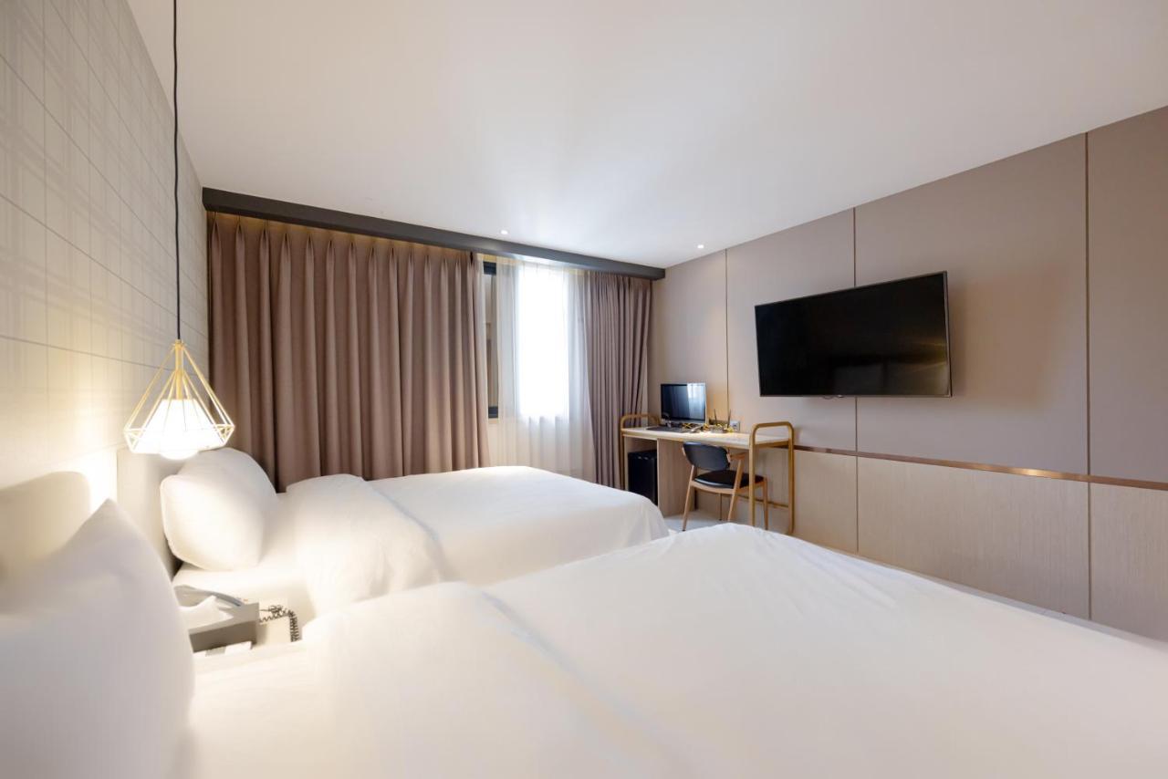 Hound Hotel Seomyeon-Beomcheon Busan Bagian luar foto