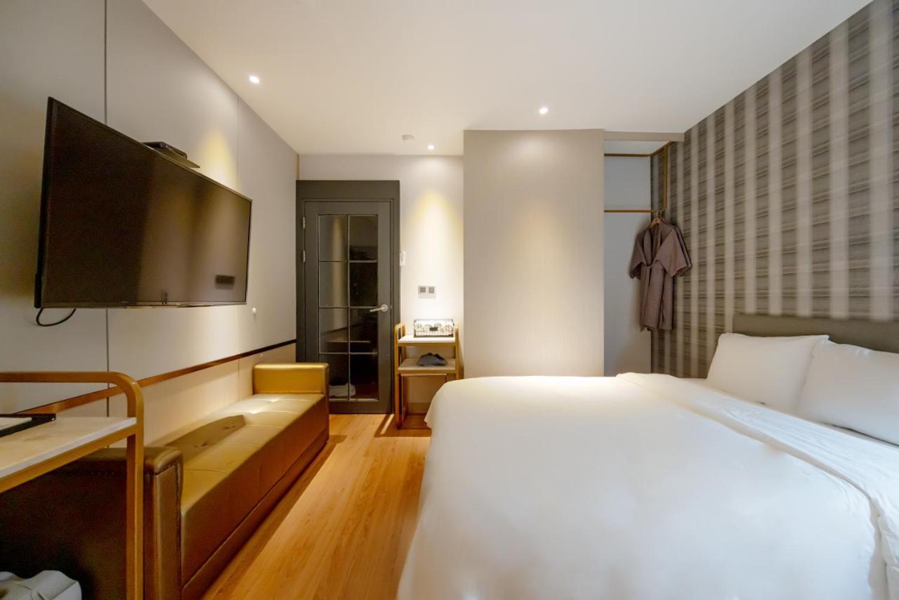 Hound Hotel Seomyeon-Beomcheon Busan Bagian luar foto
