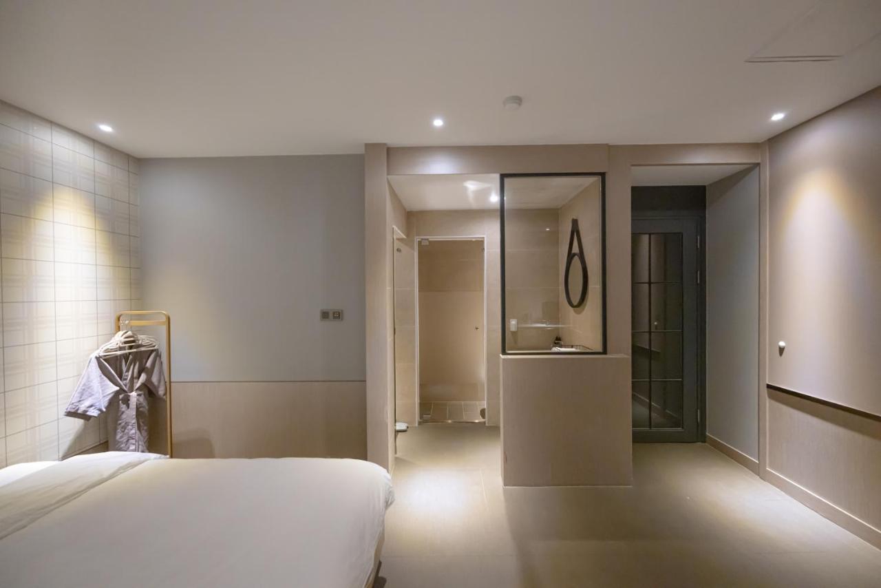 Hound Hotel Seomyeon-Beomcheon Busan Bagian luar foto