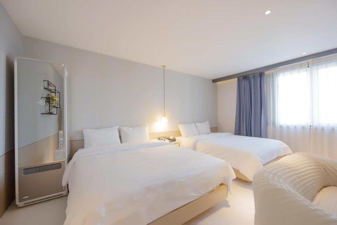 Hound Hotel Seomyeon-Beomcheon Busan Bagian luar foto