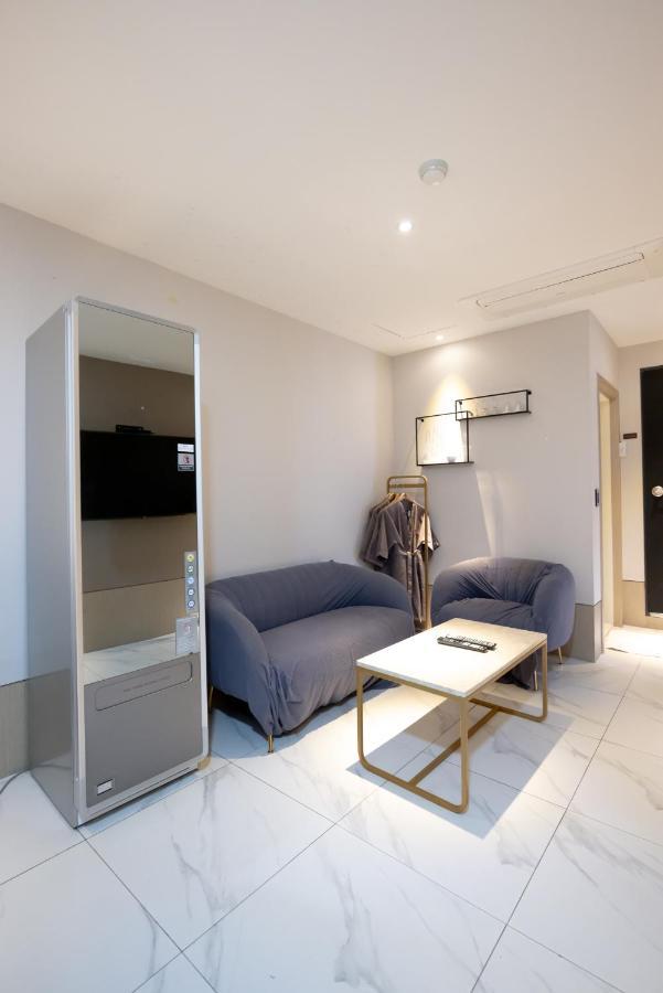 Hound Hotel Seomyeon-Beomcheon Busan Bagian luar foto